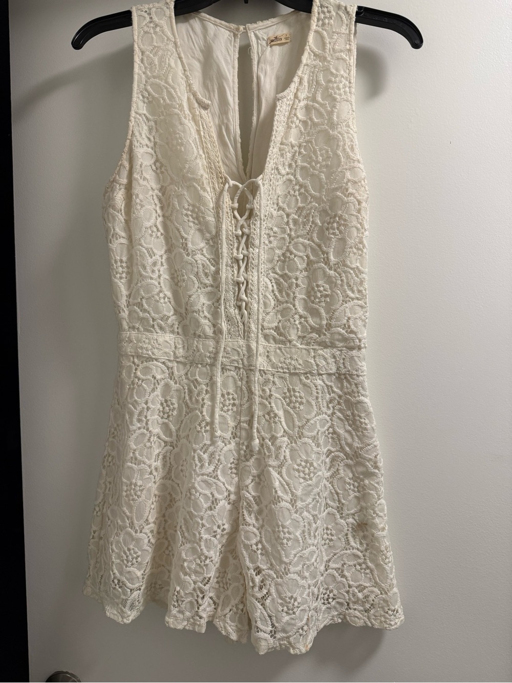 Hollister Cream Lace Sleeveless Romper